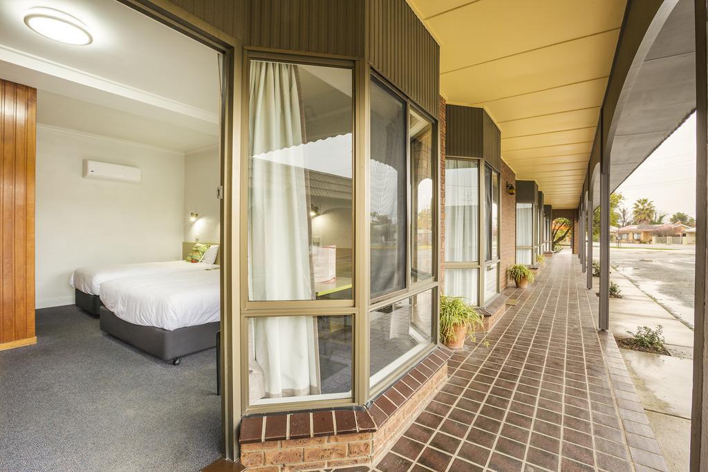 Boomerang Hotel Lavington Exterior foto