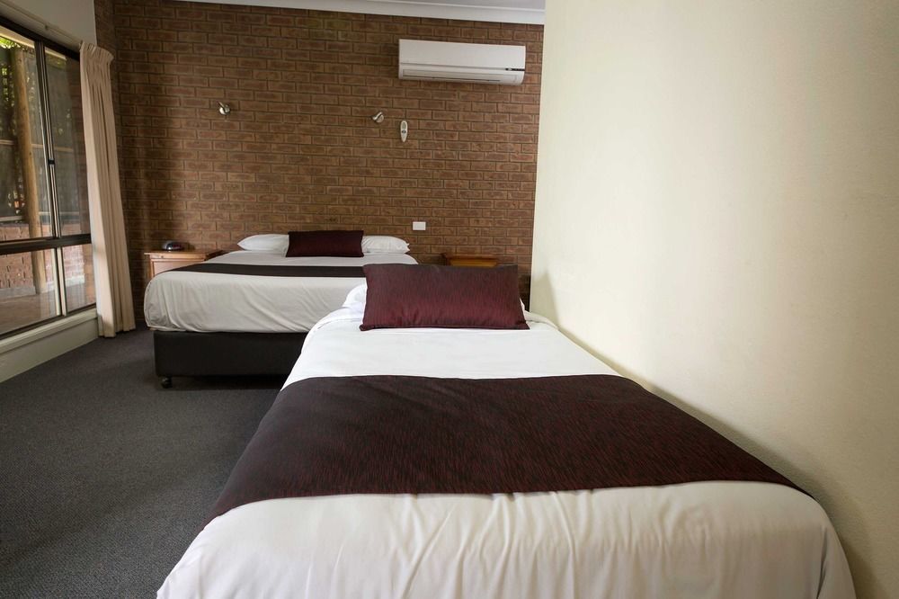Boomerang Hotel Lavington Exterior foto