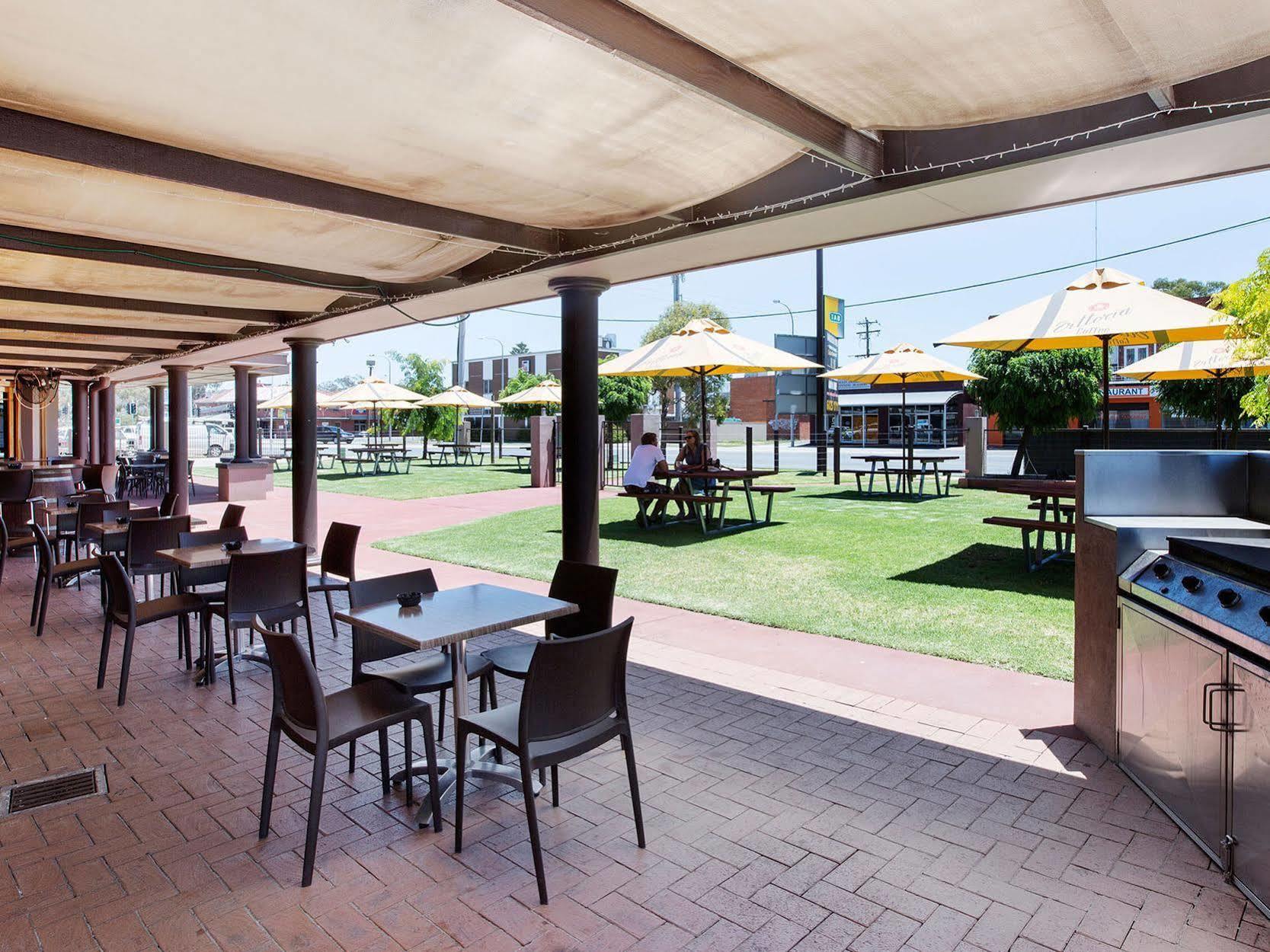 Boomerang Hotel Lavington Exterior foto